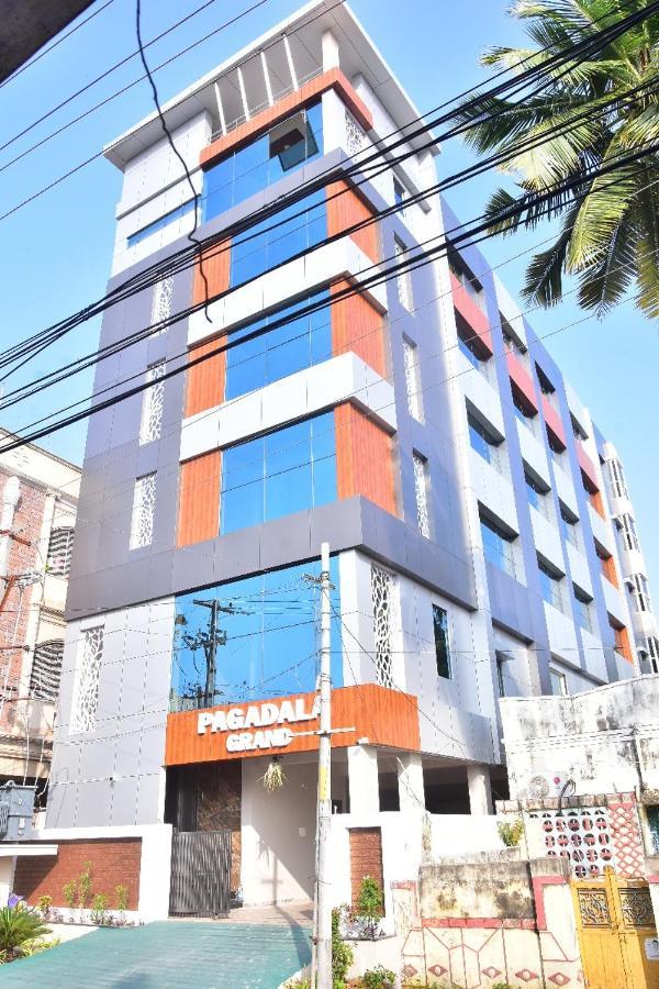 Pagadala Grand Residency Hotel Bāpatla Kültér fotó